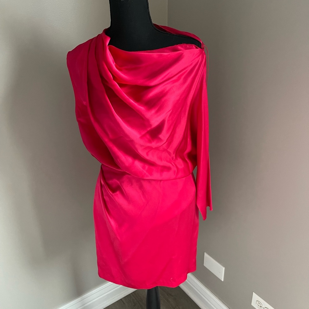 Beautiful Silk Peony Dress. Size 6. Never worn new with tags